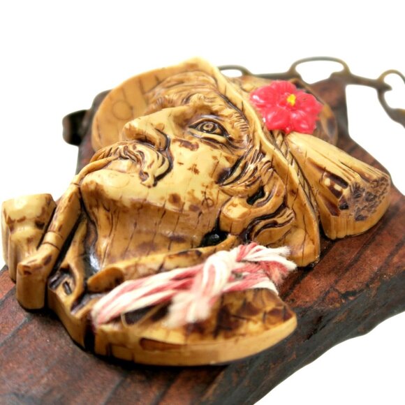 1970s Folk Art Key Rack – Alpine Bust, Buck Medallion, Bell, Rustic Wood - Picture 4 of 6